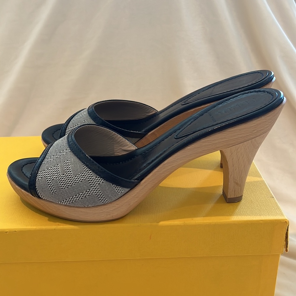 FENDI HEELS - Picture 6 of 9